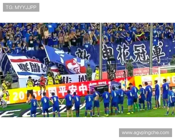 上海足球队团队协作引发热议球迷对战术配合与队员默契的不同看法 上海足球队团队协作引发热议球迷对战术配合与队员默契的不同看法